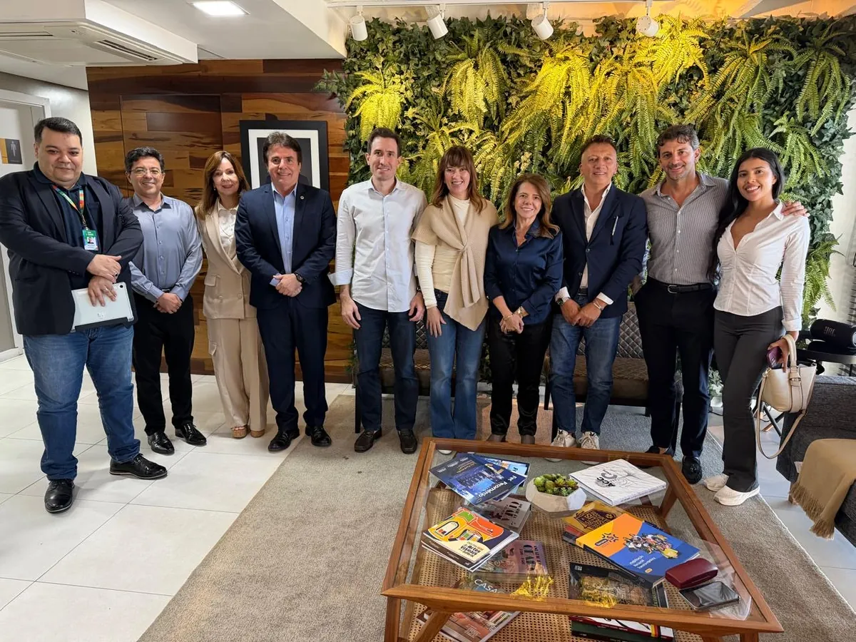 Italian delegation and Brazilian partners at the end of a meeting