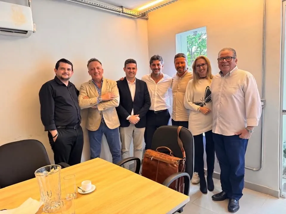 Working meeting between the delegation and local partners