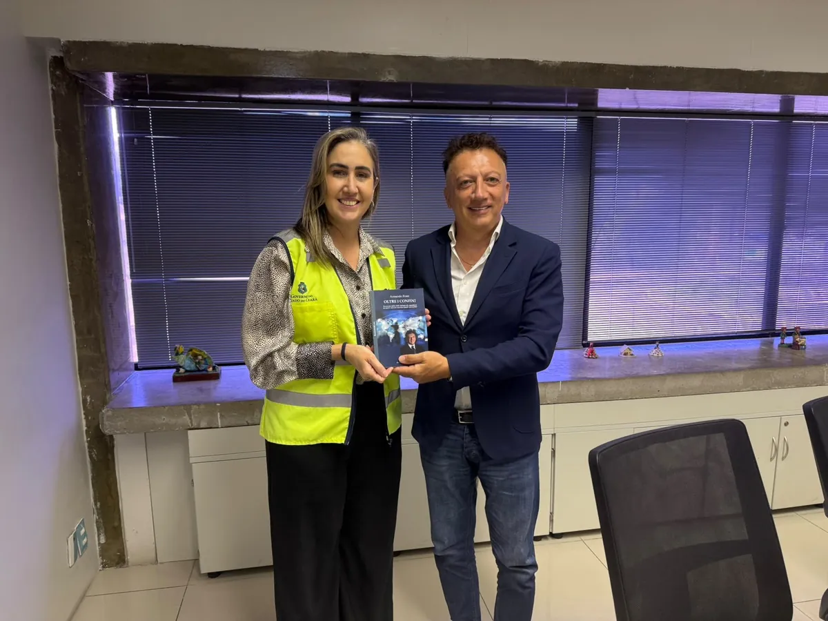 Handover of a publication at the end of a technical visit