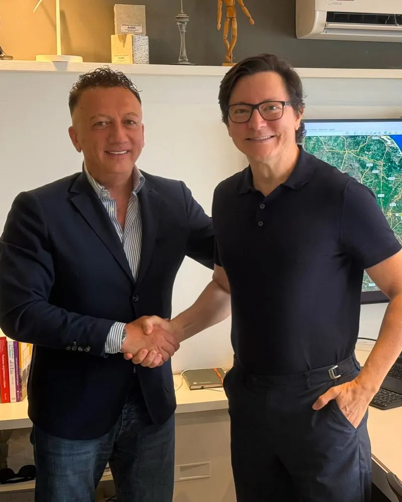 Handshake at the end of a working meeting